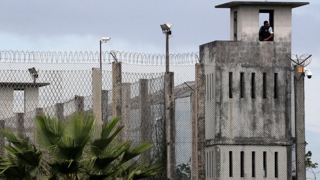 Guarda no complexo penitenciário de Itatinga