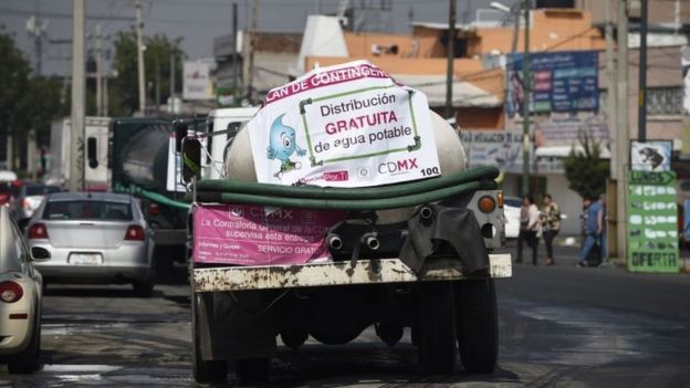 Un camiÃ³n cisterna en Ciudad de MÃ©xico