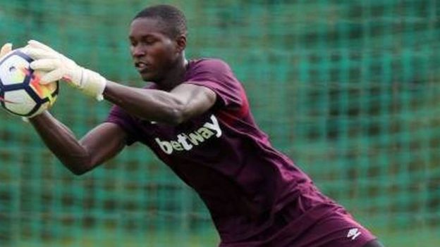 Mlindalango wa West Ham mzaliwa wa Ghana Joseph Anang, mwenye umri wa miaka 19, amepandishwa daraja