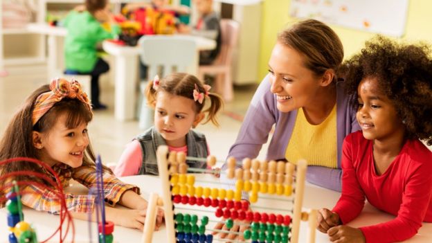 Niños en la escuela