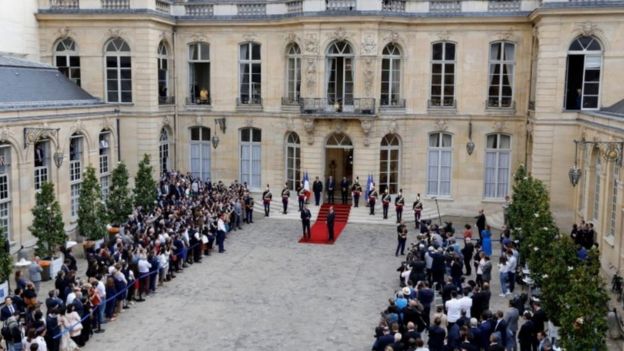 Церемония вступления в должность нового премьер-министра Франции