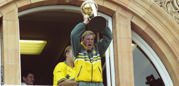 Shane Warne holds aloft the 1999 World Cup trophy