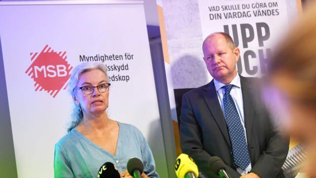 Lanzamiento del manual "Si llega la crisis o la guerra" por los directores de la Agencia de Contingencia Civil de Suecia