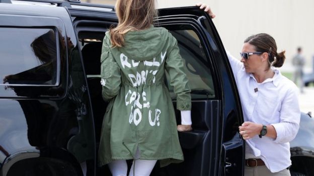 மெலியானா டிரம்பின் உடையால் சர்ச்சை