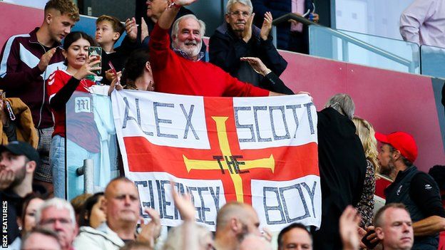 Alex Scott supporters