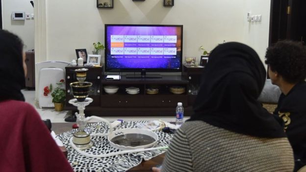 عائلة سعودية تشاهد بي إن سبورت في الرياض، يناير/كانون ثاني 2020