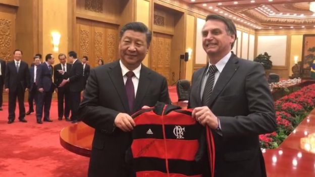 Bolsonaro dá camisa do Flamengo para Xi Jinping