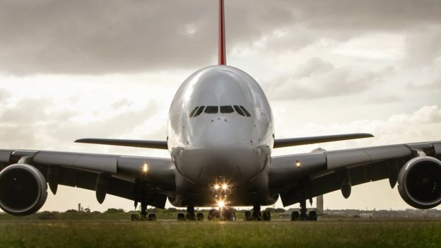 Un Airbus A380 estacionado.