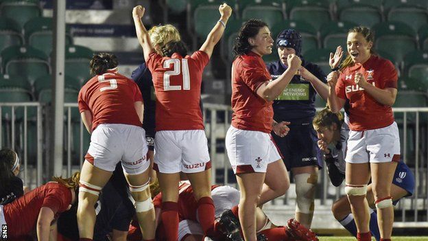 Wales celebrate Siwan Lillicrap's last-minute try