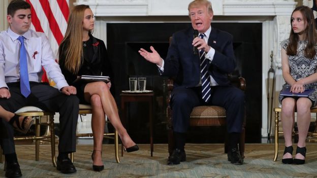 துப்பாக்கிச் சூடு சம்பவங்களை தவிர்க்க ஆசிரியர்களுக்கு துப்பாக்கி: டிரம்ப்