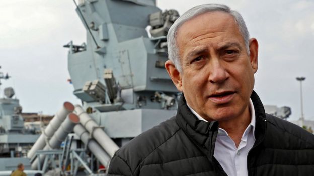 Премьер-министр Израиля Нетаньяху на фоне военного корабля