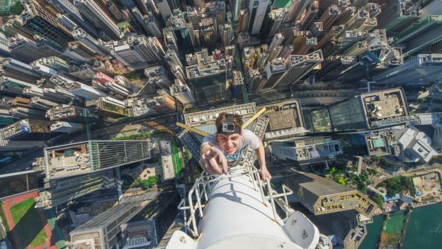 Kirill Vselensky climbing a tall skyscraper
