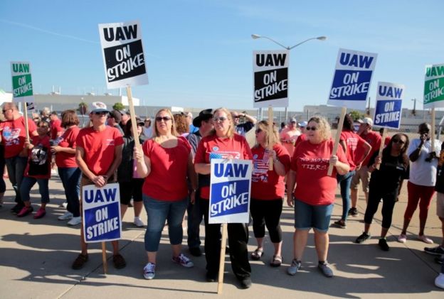 Obreros de la UAW en huelga