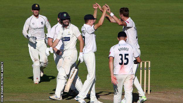 Nick Selman added a vital 73 for Glamorgan before falling to Warwickshire's Oliver Hannon-Dalby