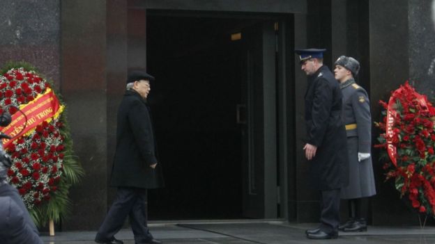 GS Nguyễn Phú Trọng viếng Lăng Lenin ở Moscow trong chuyến thăm Nga hồi năm 2014
