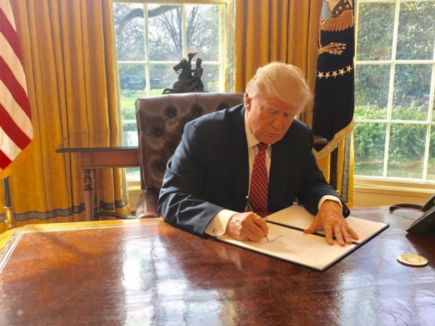 Trump firmó este lunes un segundo 