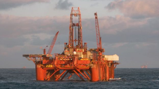 Plataforma de petróleo no mar da Noruega
