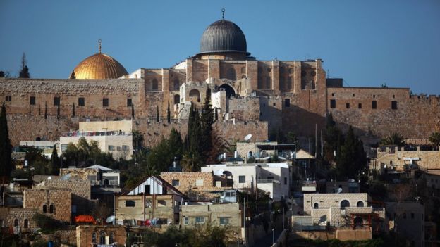 La mezquita de Al Aqsa y la Cúpula de la Roca vistas desde el barrio de Silwan en Jerusalén oriental
