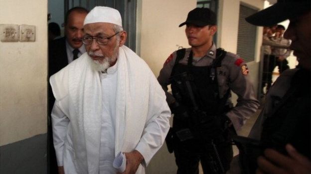 Abu Bakar Ba'asyir divonis 15 tahun penjara tahun 2011 lalu setelah dinyatakan terbukti mendanai pelatihan teroris di Aceh dan mendukung terorisme di Indonesia.