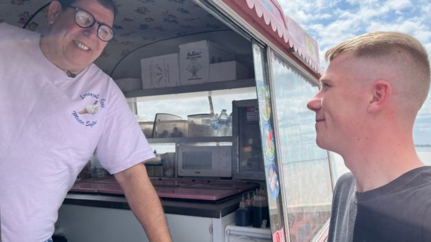 Cadbury Flake Too Crumbly For 99s Moan Ice Cream Sellers Bbc News 