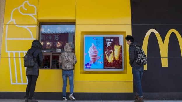 Los clientes de McDonald's en China pueden pedir comida marcando el 4008-517-517.cn