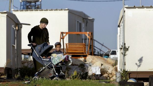 Moradores de um dos "outposts"
