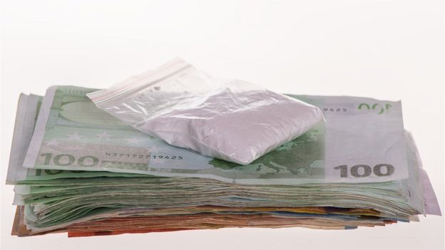 Cocaína e notas de euros