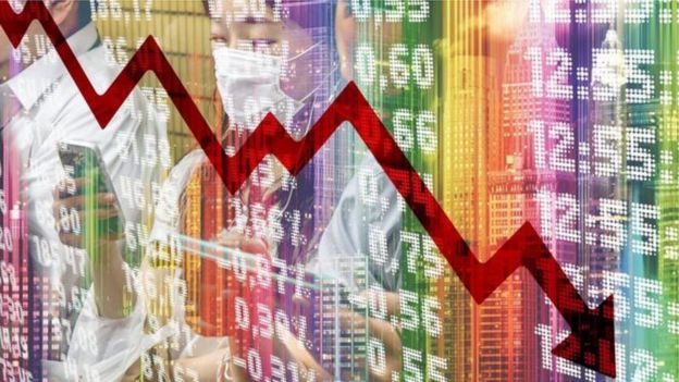 Gráfico em queda com marca d'água de pessoas com máscara