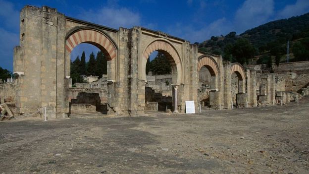 Arcos das ruínas da medina
