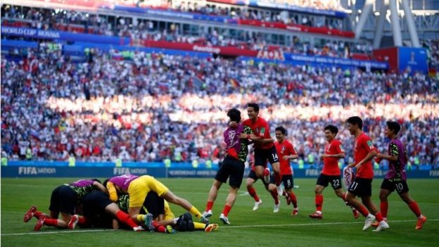 Jugadores coreanos celebran su triunfo