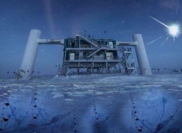 เซนเซอร์ตรวจจับอนุภาคนิวทริโนในน้ำแข็งที่ขั้วโลกใต้ของโครงการทดลองไอซ์คิวบ์