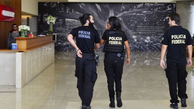 Polícia Federal em prédio da Odebrecht em fevereiro de 2016