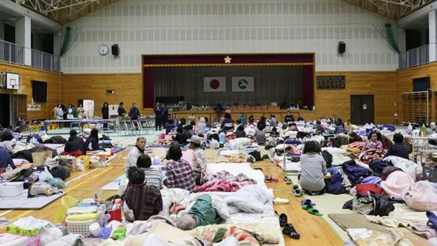 Japan quake relief work continues amid aftershocks - BBC News