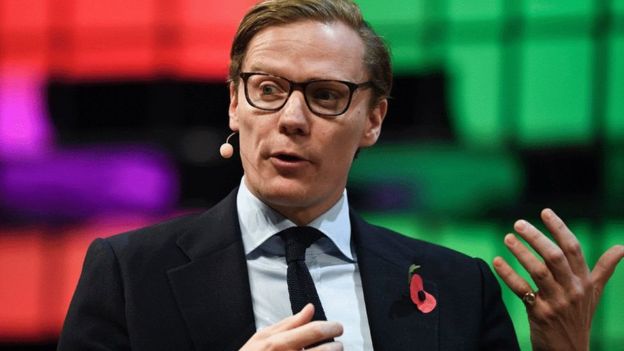 Alexander Nix hablando