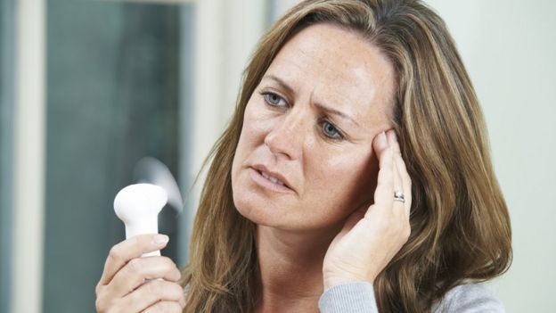 Las sofocaciones son un síntoma común en el período previo a entrar en la menopausia.