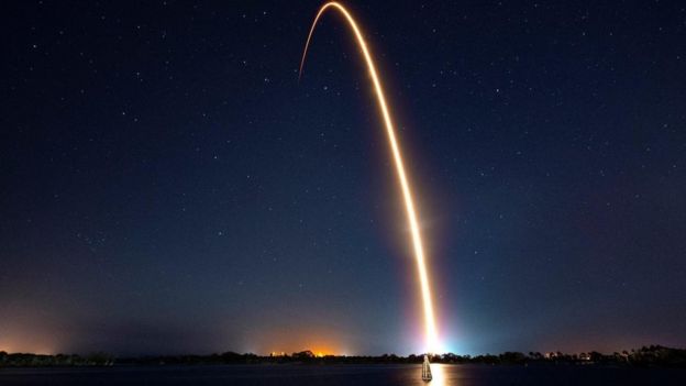 Satélite sendo lançado