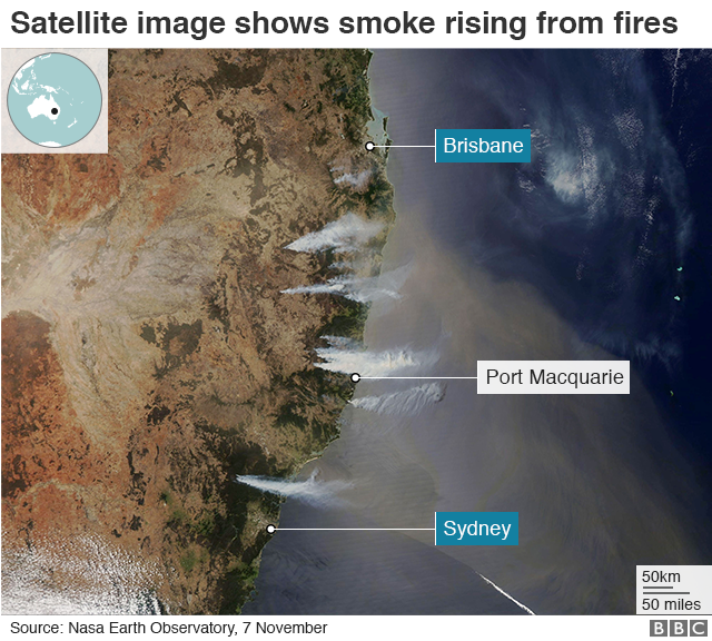 Imagen satelital que muestra humo saliendo de incendios a lo largo de la costa este de Australia