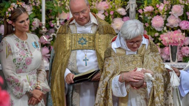 La arzobispa Antje Jackelen ofició la ceremonia de bautismo de la princesa Adrienne de Suecia