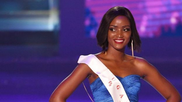 Gabadha reer Uganda ee Quiin Abenakyo ayaa sheegaysa in marmar uun xirato timaha tobol caarada ah