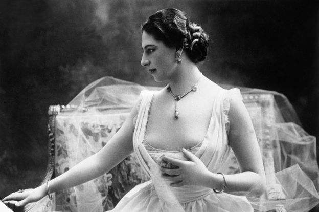 mcheza densi Margaretha Geertruida MacLeod aliyejita "Mata Hari"