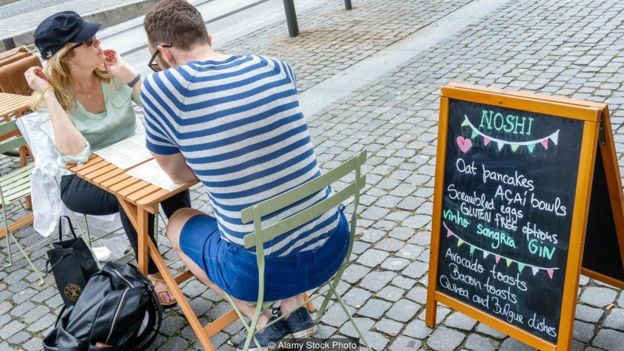 O cardápio de restaurante inclui açaÃ­, quinoa e, claro, abacate