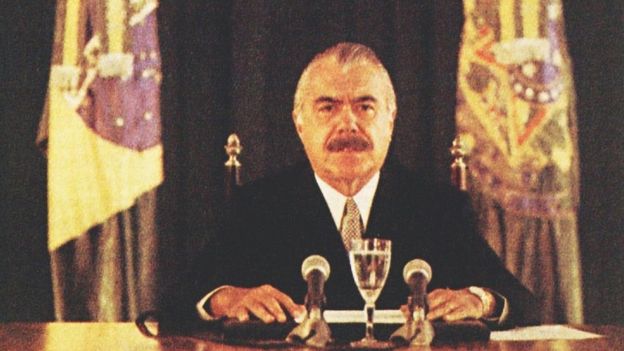 O presidente José Sarney anuncia o lançamento do Plano Cruzado, em 28 de fevereiro de 1986