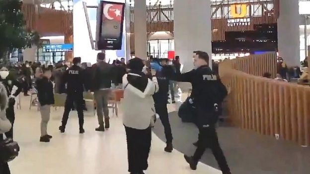 ماذا حدث للجزائريين العالقين في مطار اسطنبول؟