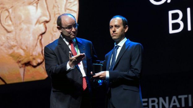 Caucher Birkar recebe medalha Fields