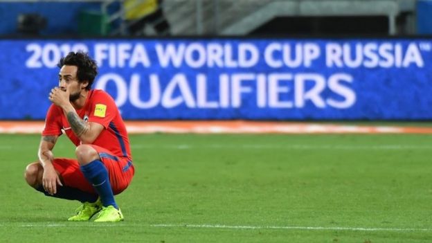 Jorge Valdivia se lamenta en el campo de Brasil