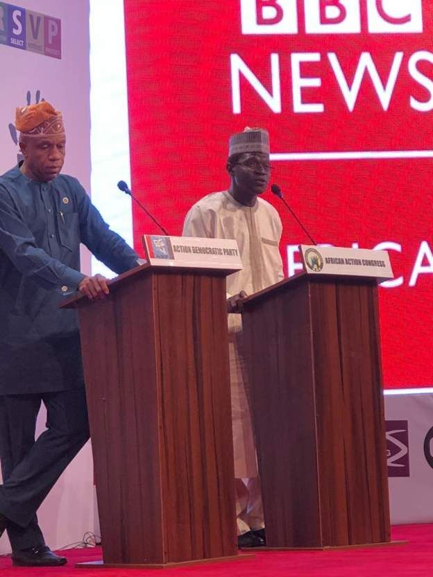 Vice Presidential Debate: Àwọn olùdíje n fọ̀rọ̀jomitoro - BBC News Yorùbá