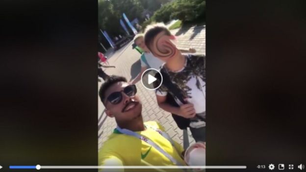 Adolescente sendo induzido a falar que quer dar para o Neymar