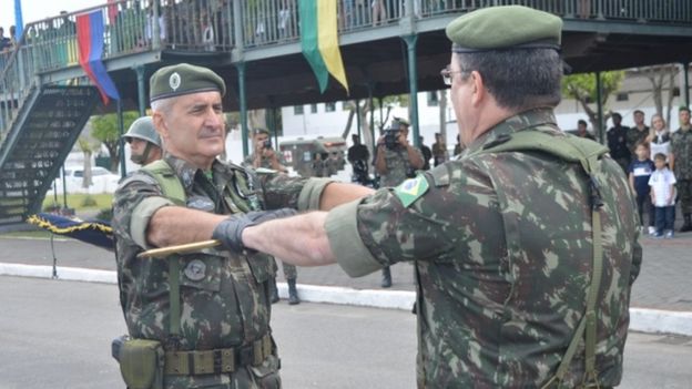 General Ramos participa de cerimônia de passagem de espada