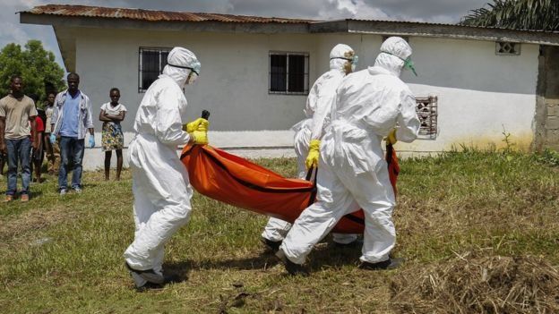 انتشار الايبولا بغرب افريقيا أدى إلى مقتل 11 ألف شخص على الأقل بين عامي 2014 و2015