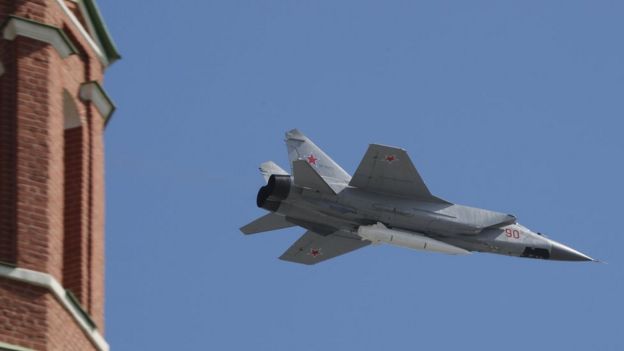 Un MiG-31K con un misil Kinzhal